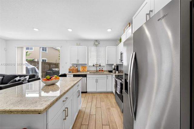 2440 SE 10th Ct, Homestead, FL 33035