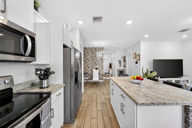 2440 SE 10th Ct, Homestead, FL 33035