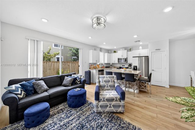 2440 SE 10th Ct, Homestead, FL 33035