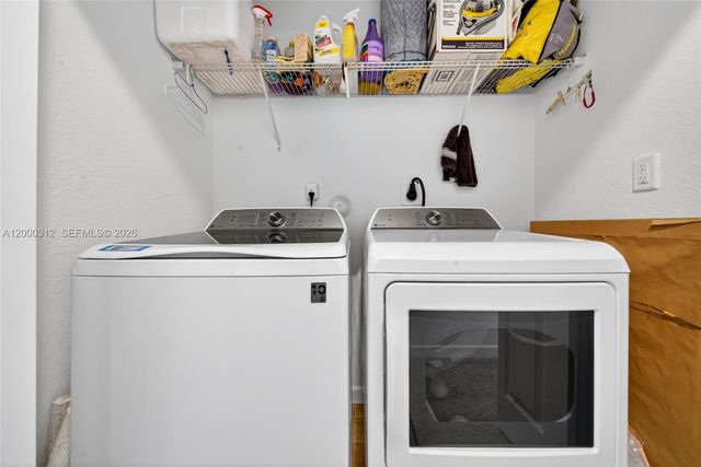 2440 SE 10th Ct, Homestead, FL 33035