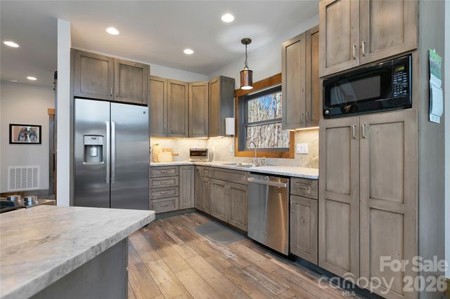 70 Unvdatlvi Court, Brevard, NC 28712