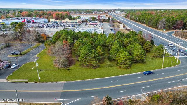 115 Saint Catherine Boulevard, Toms River, NJ 08755