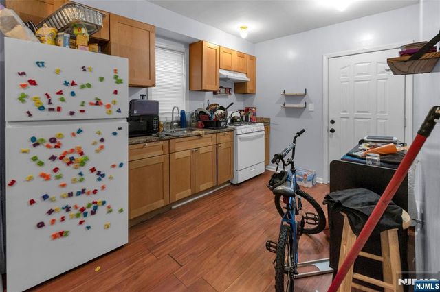 399 8th Street, Newark, NJ 07103