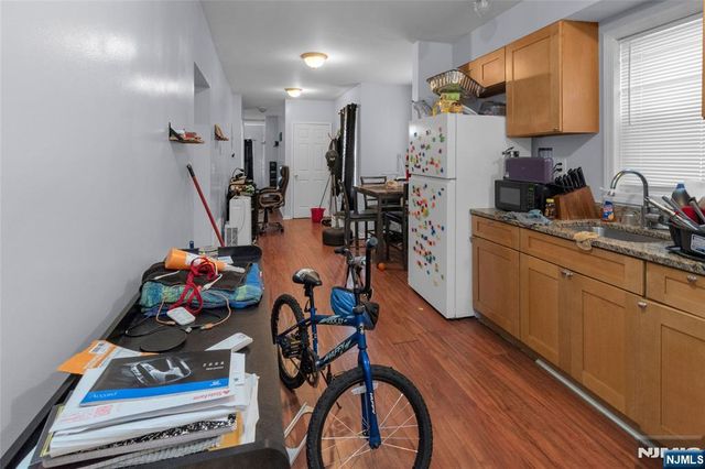 399 8th Street, Newark, NJ 07103