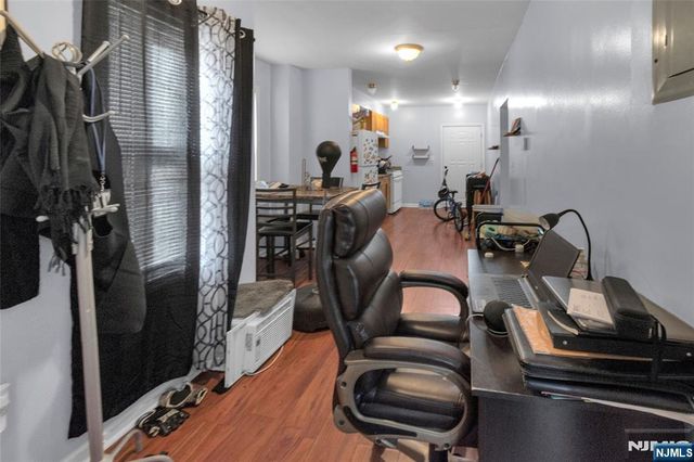 399 8th Street, Newark, NJ 07103