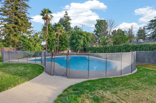 2805 W Spruce Avenue, Fresno, CA 93711