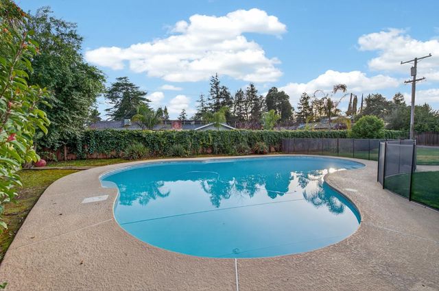 2805 W Spruce Avenue, Fresno, CA 93711