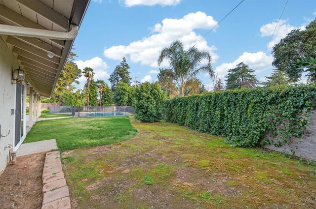 2805 W Spruce Avenue, Fresno, CA 93711