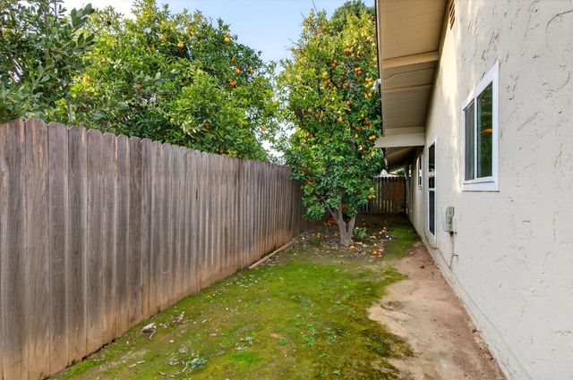 2805 W Spruce Avenue, Fresno, CA 93711