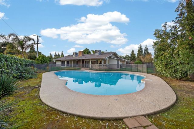 2805 W Spruce Avenue, Fresno, CA 93711