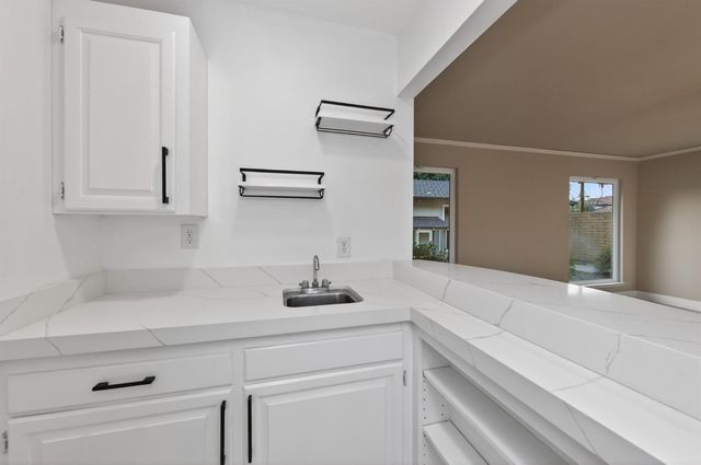 2805 W Spruce Avenue, Fresno, CA 93711