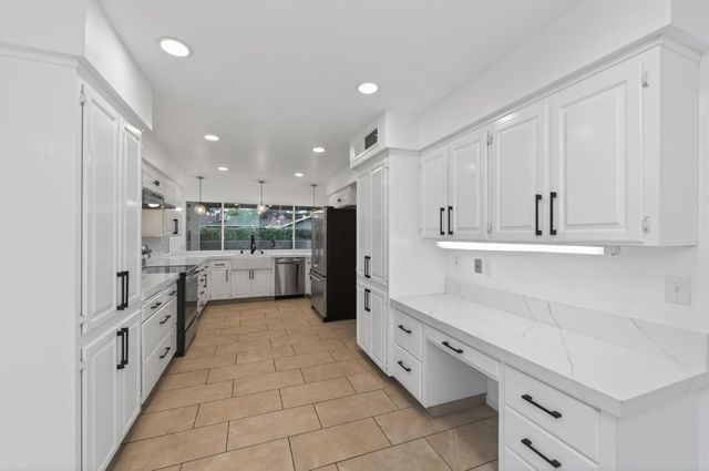 2805 W Spruce Avenue, Fresno, CA 93711