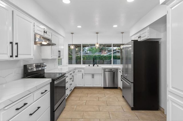 2805 W Spruce Avenue, Fresno, CA 93711