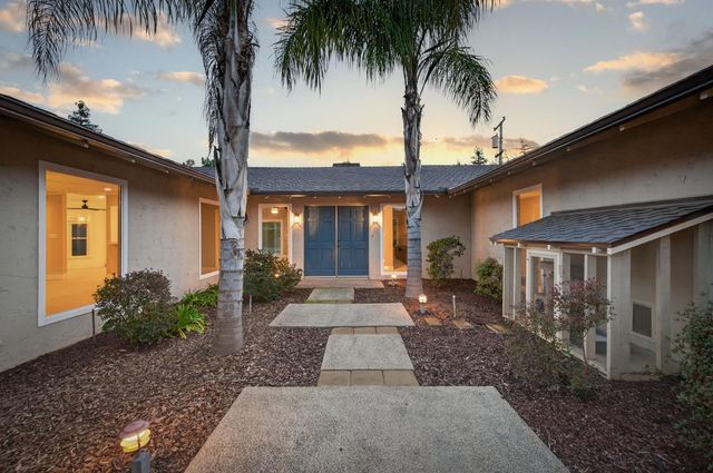 2805 W Spruce Avenue, Fresno, CA 93711