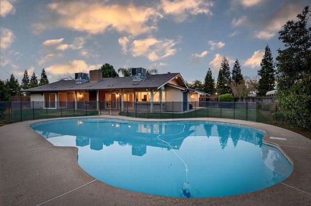 2805 W Spruce Avenue, Fresno, CA 93711