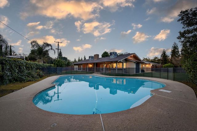 2805 W Spruce Avenue, Fresno, CA 93711