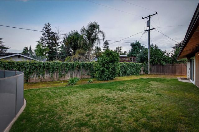 2805 W Spruce Avenue, Fresno, CA 93711
