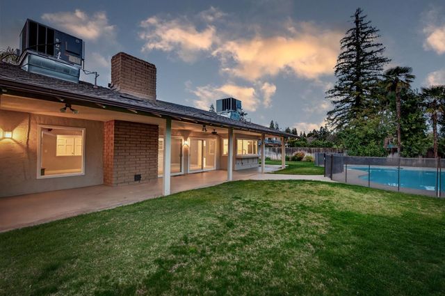 2805 W Spruce Avenue, Fresno, CA 93711