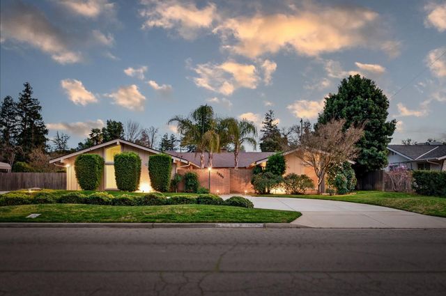 2805 W Spruce Avenue, Fresno, CA 93711