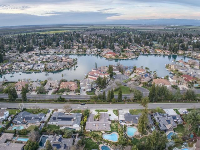 2805 W Spruce Avenue, Fresno, CA 93711