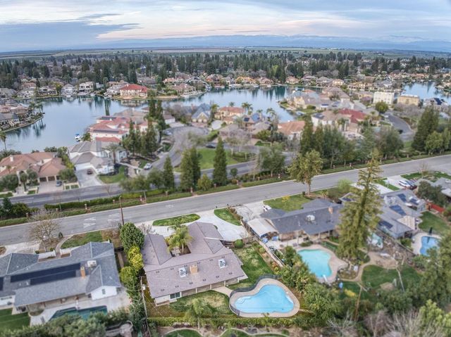 2805 W Spruce Avenue, Fresno, CA 93711