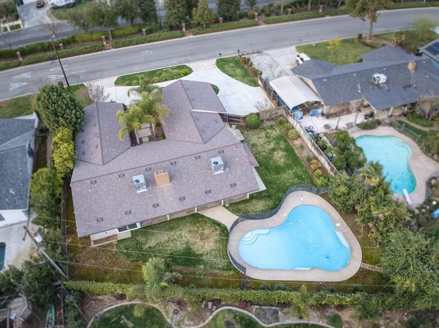 2805 W Spruce Avenue, Fresno, CA 93711