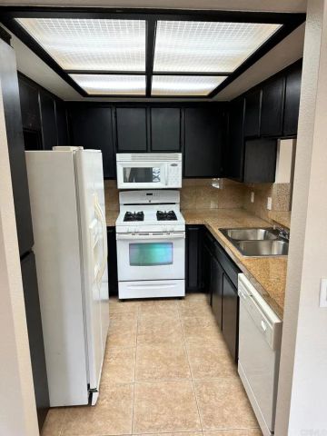 2085 Lakeridge Circle 202, Chula Vista, CA 91913