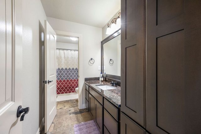 1011 Hunters Pointe, Bentonville, AR 72713