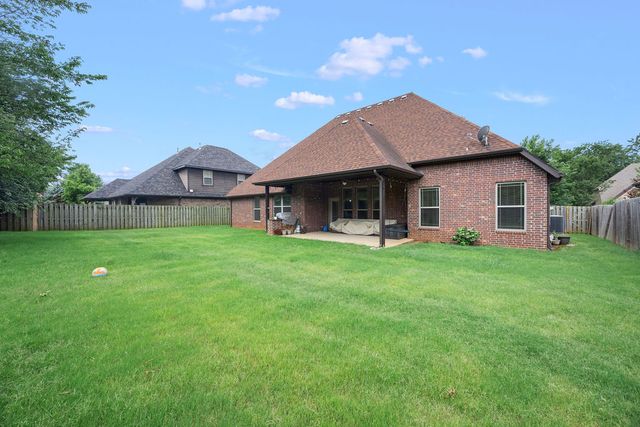 1011 Hunters Pointe, Bentonville, AR 72713