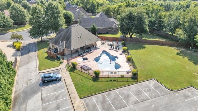 1011 Hunters Pointe, Bentonville, AR 72713