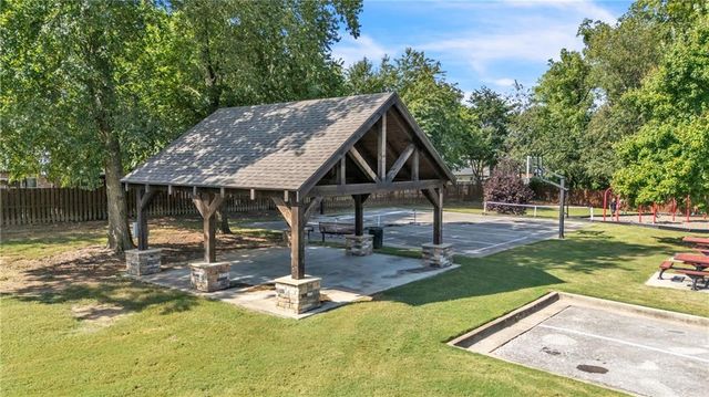 1011 Hunters Pointe, Bentonville, AR 72713