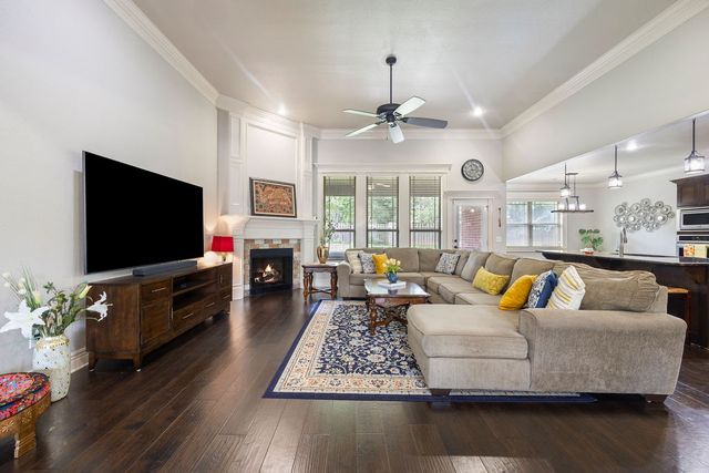 1011 Hunters Pointe, Bentonville, AR 72713