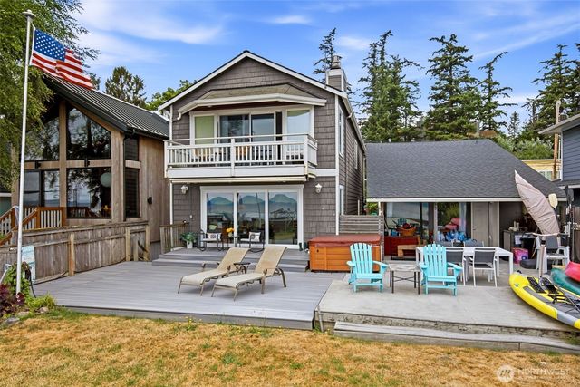 868 + 872 Juniper Pointe Lane, Camano Island, WA 98282