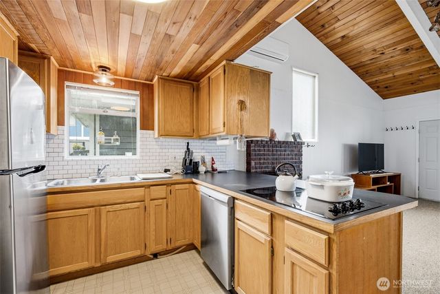 868 + 872 Juniper Pointe Lane, Camano Island, WA 98282