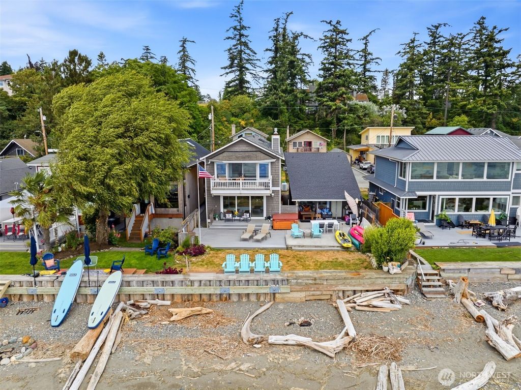 868 + 872 Juniper Pointe Lane, Camano Island, WA 98282