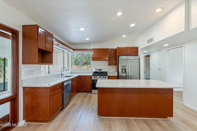 8430 E Albion Place, Tucson, AZ 85715