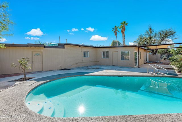 8430 E Albion Place, Tucson, AZ 85715