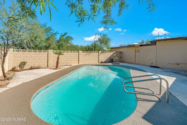 8430 E Albion Place, Tucson, AZ 85715