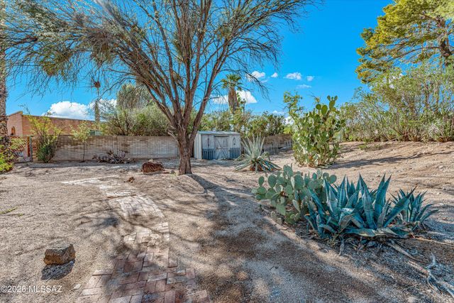 8430 E Albion Place, Tucson, AZ 85715