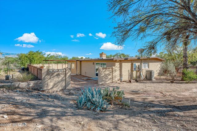 8430 E Albion Place, Tucson, AZ 85715