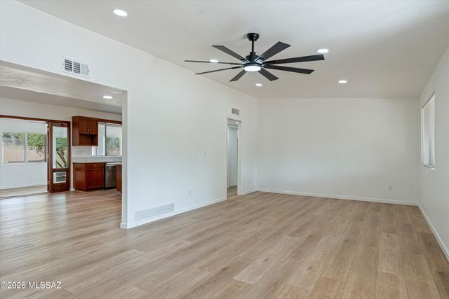 8430 E Albion Place, Tucson, AZ 85715