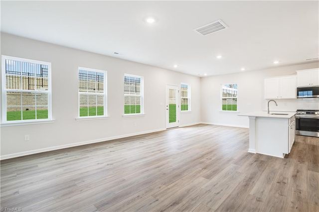 5284 Amaryllis Way, Winston-salem, NC 27104