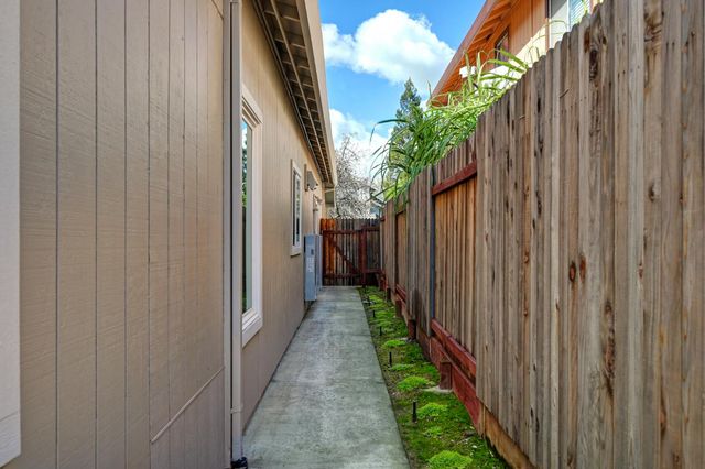 8314 Bramble Bush Cir, Antelope, CA 95843