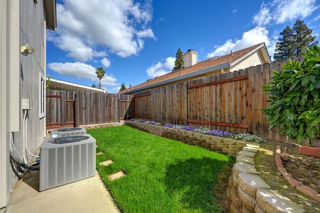 8314 Bramble Bush Cir, Antelope, CA 95843