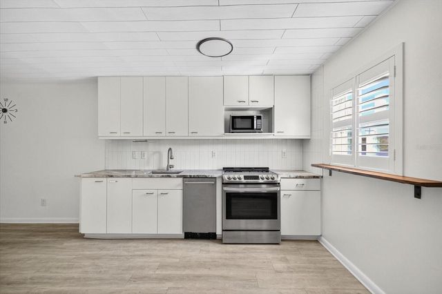 2808 W AZEELE STREET 205, Tampa, FL 33609