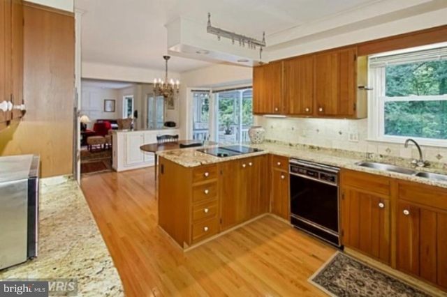 6522 TRUMAN LN, Falls Church, VA 22043