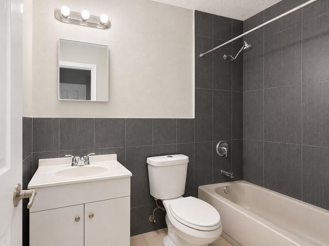 181 NW 42nd Street 2, Oakland Park, FL 33309