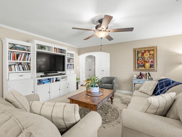1352 W Palo Alto Avenue, Fresno, CA 93711