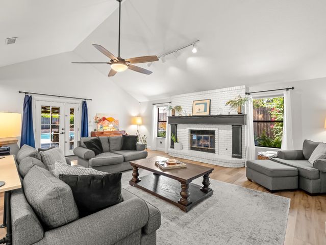 1352 W Palo Alto Avenue, Fresno, CA 93711