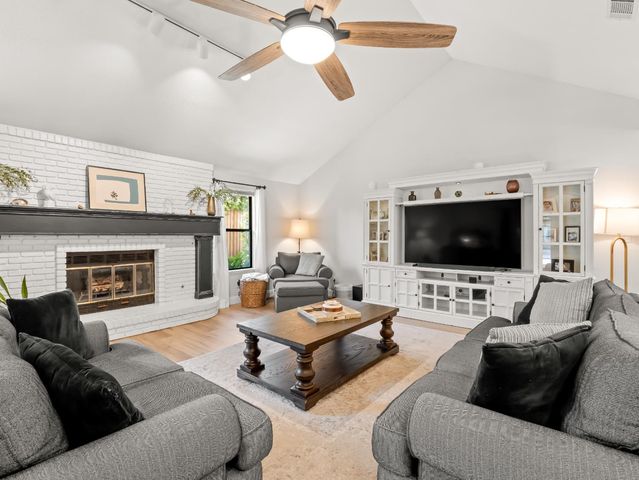 1352 W Palo Alto Avenue, Fresno, CA 93711